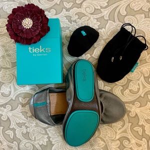 Size 8 Tieks ballet flats in metallic pewter